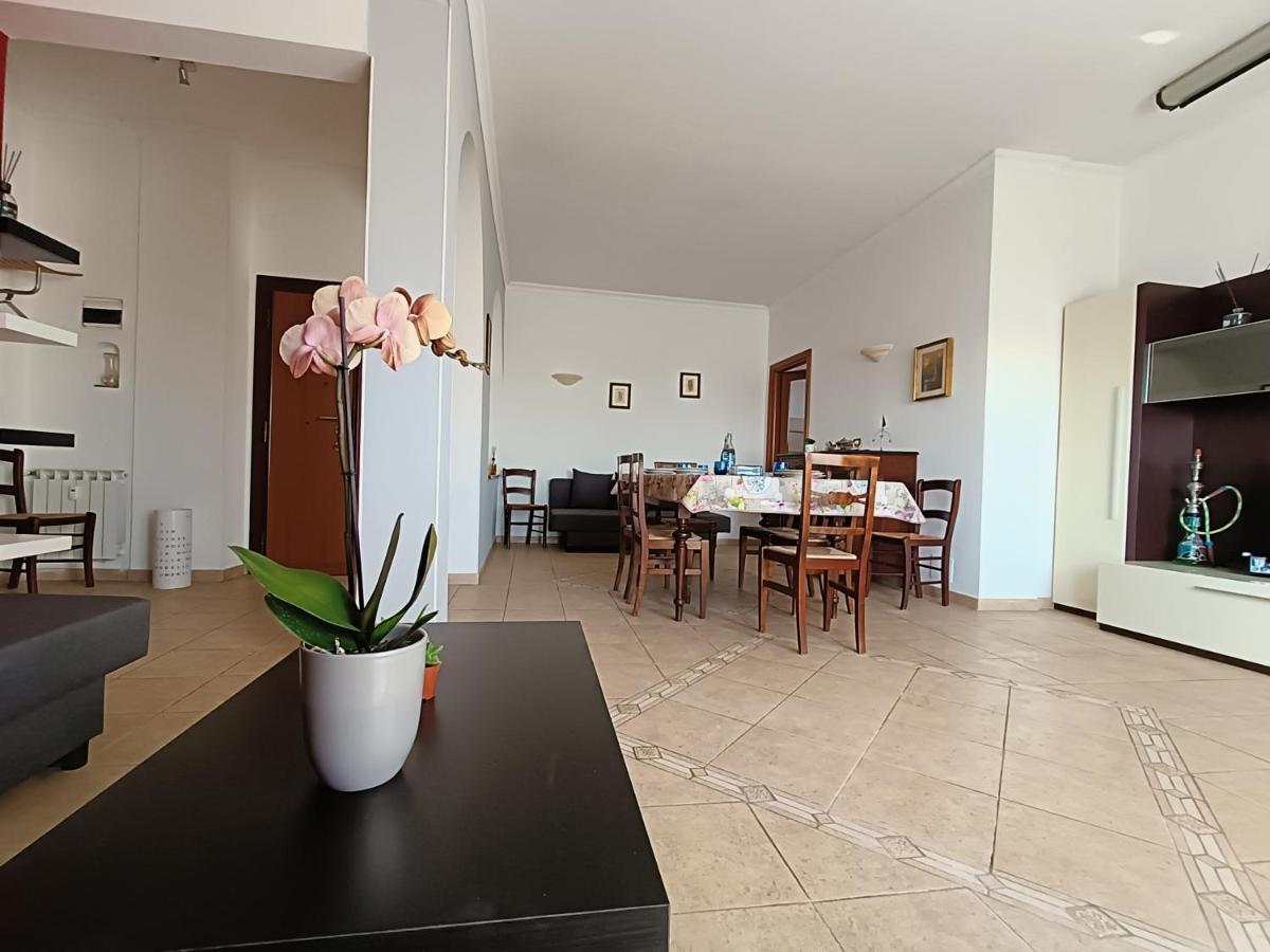 Avellini - Delightful And Spacious Apartment With Terrace - Near Metro A Cornelia Rome Exterior photo